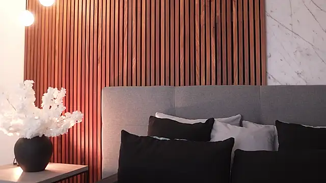 Amelia Rouse online show from 11.04.25