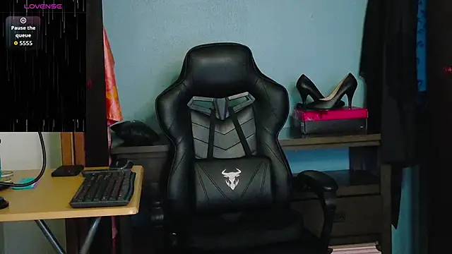 Snapshot of TreeJeanne chatting on 10.23.25 TreeJeanne online show from 10.23.25