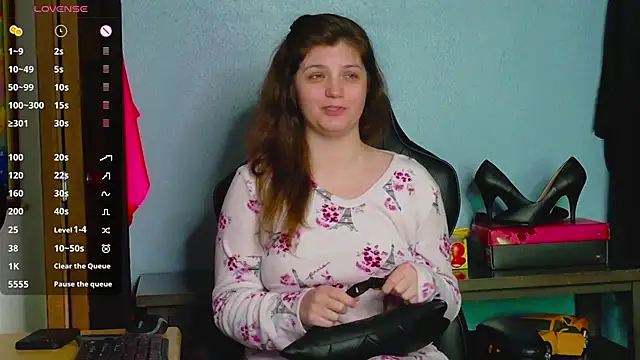 Snapshot of TreeJeanne chatting on 11.04.25 TreeJeanne online show from 11.04.25