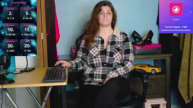 Snapshot of TreeJeanne chatting on 11.07.25 TreeJeanne online show from 11.07.25