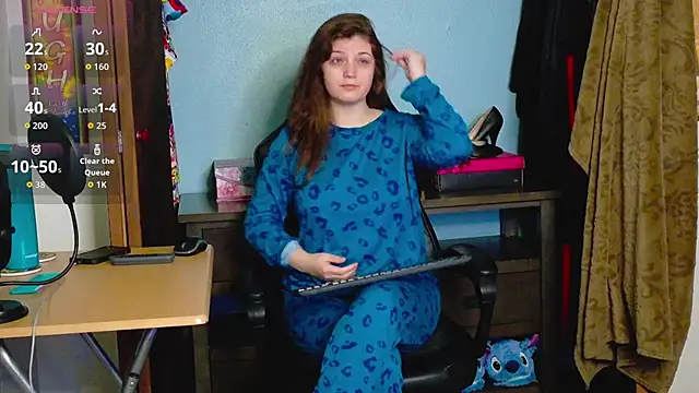 Snapshot of TreeJeanne chatting on 11.13.25 TreeJeanne online show from 11.13.25