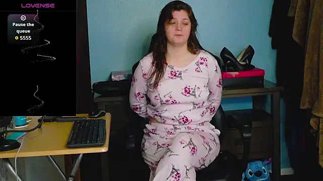 Snapshot of TreeJeanne chatting on 11.20.25 TreeJeanne online show from 11.20.25