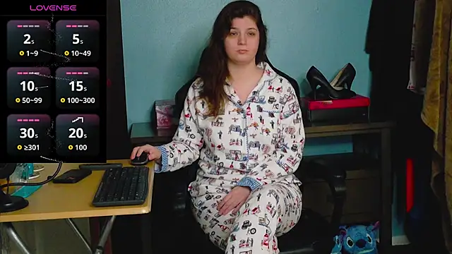 Snapshot of TreeJeanne chatting on 11.21.25 TreeJeanne online show from 11.21.25