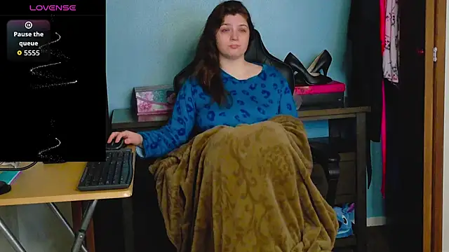 Snapshot of TreeJeanne chatting on 11.22.25 TreeJeanne online show from 11.22.25