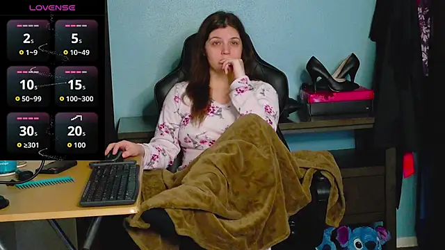 Snapshot of TreeJeanne chatting on 11.28.25 TreeJeanne online show from 11.28.25