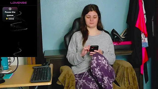 Snapshot of TreeJeanne chatting on 12.02.25 TreeJeanne online show from 12.02.25