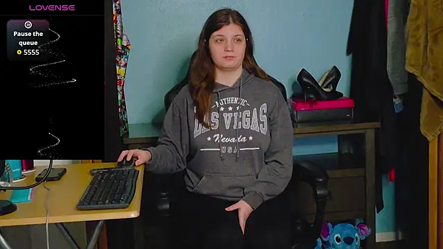 Snapshot of TreeJeanne chatting on 12.16.25 TreeJeanne online show from 12.16.25