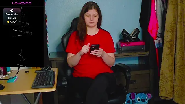 Snapshot of TreeJeanne chatting on 12.20.25 TreeJeanne online show from 12.20.25