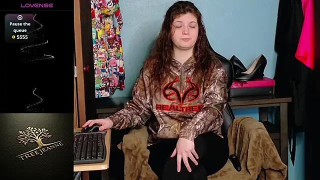 Snapshot of TreeJeanne chatting on 01.18.26 TreeJeanne online show from 01.18.26