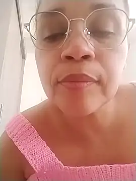 Snapshot of Alma_Sexyy chatting on 11.18.25 Alma Sexyy online show from 11.18.25