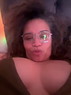 Snapshot of Alma_Sexyy chatting on 12.02.25 Alma Sexyy online show from 12.02.25