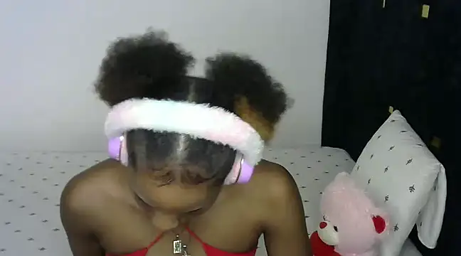 Snapshot of Queeen_model chatting on 12.12.24 Queeen model online show from 12.12.24