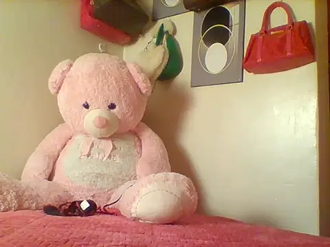 Snapshot of Queeen_model chatting on 10.10.25 Queeen model online show from 10.10.25