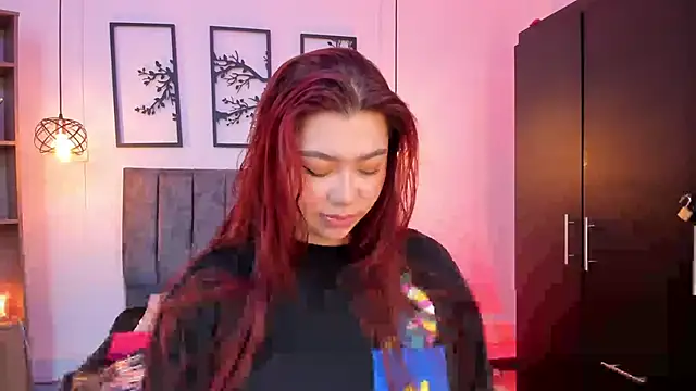 Snapshot of Andy_and_emma chatting on 02.01.25 Andy and emma online show from 02.01.25