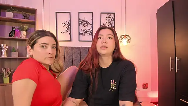 Snapshot of Andy_and_emma chatting on 02.16.25 Andy and emma online show from 02.16.25