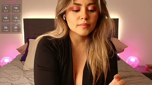 Snapshot of Celiahenn chatting on 02.16.26 Celiahenn online show from 02.16.26