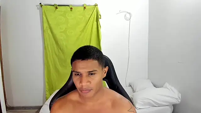 Snapshot of corzoethan chatting on 07.19.26 corzoethan online show from 07.19.26