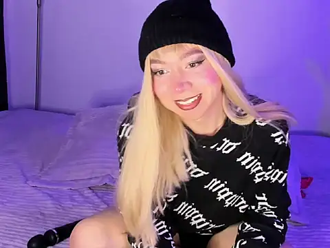 Snapshot of victoria_qq chatting on 11.16.25 victoria qq online show from 11.16.25