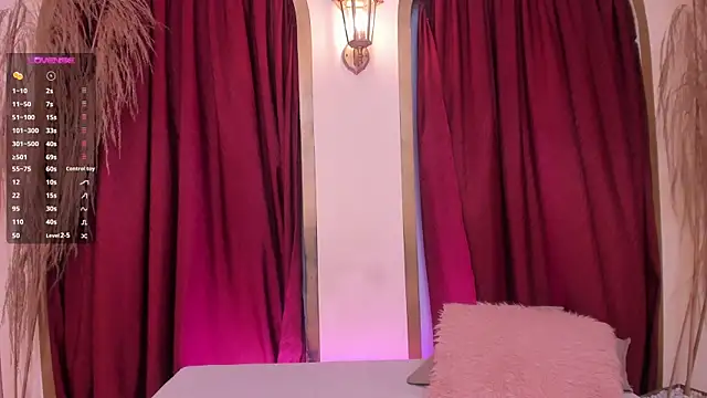 lexiethompson  online show from 11.05.25