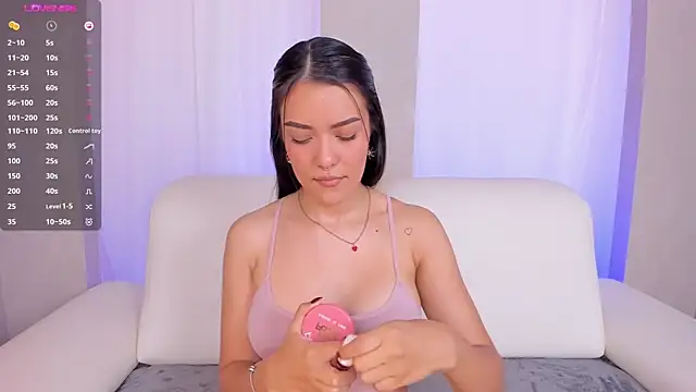 lexiethompson  online show from 07.09.26