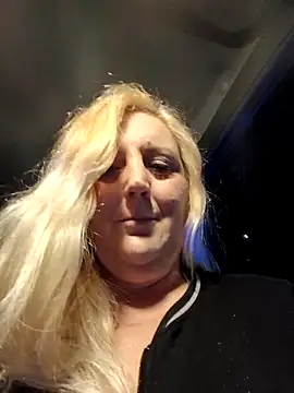 BecciDeluxe online show from 12.22.25