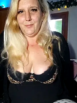BecciDeluxe online show from 05.08.26