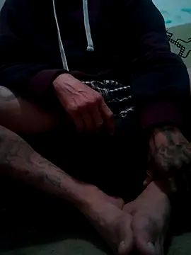 Snapshot of LongDickZee562 chatting on 02.20.25 LongDickZee562 online show from 02.20.25