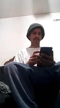 Snapshot of LongDickZee562 chatting on 03.07.25 LongDickZee562 online show from 03.07.25