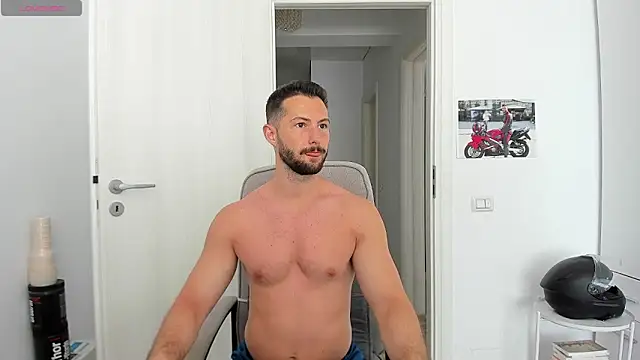 Snapshot of ZackFraser chatting on 06.18.26 ZackFraser online show from 06.18.26