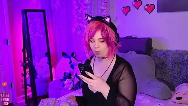 Snapshot of Angel-Lewd-Cake chatting on 06.11.26 Angel-Lewd-Cake online show from 06.11.26