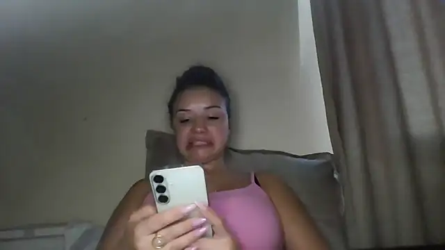 Snapshot of Linusya chatting on 09.17.25 Linusya online show from 09.17.25