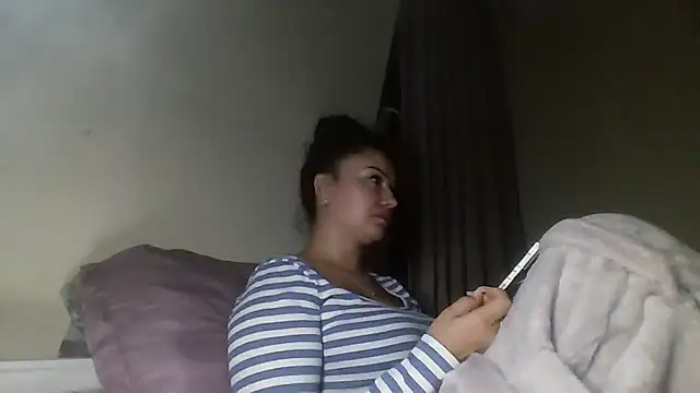 Snapshot of Linusya chatting on 10.14.25 Linusya online show from 10.14.25