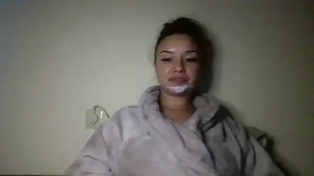 Snapshot of Linusya chatting on 10.24.25 Linusya online show from 10.24.25