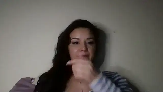 Snapshot of Linusya chatting on 10.26.25 Linusya online show from 10.26.25