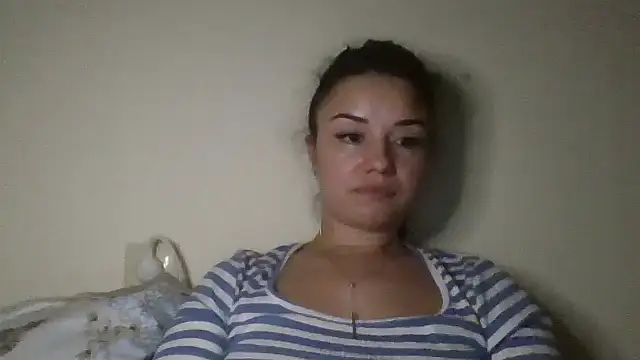 Snapshot of Linusya chatting on 11.02.25 Linusya online show from 11.02.25