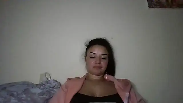 Snapshot of Linusya chatting on 11.07.25 Linusya online show from 11.07.25