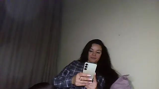 Snapshot of Linusya chatting on 11.25.25 Linusya online show from 11.25.25