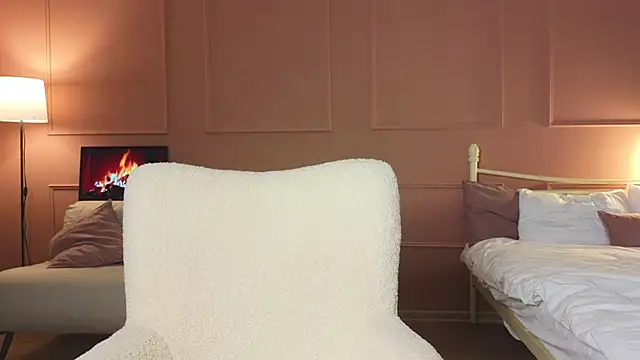 Lina-hill online show from 01.11.25