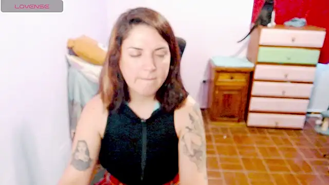 Snapshot of raquellov1 chatting on 11.02.25 raquellov1 online show from 11.02.25