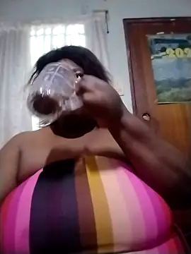 Snapshot of MATUREBUSSTY chatting on 10.30.25 MATUREBUSSTY online show from 10.30.25