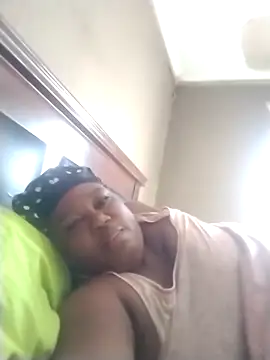 Snapshot of MATUREBUSSTY chatting on 11.03.25 MATUREBUSSTY online show from 11.03.25