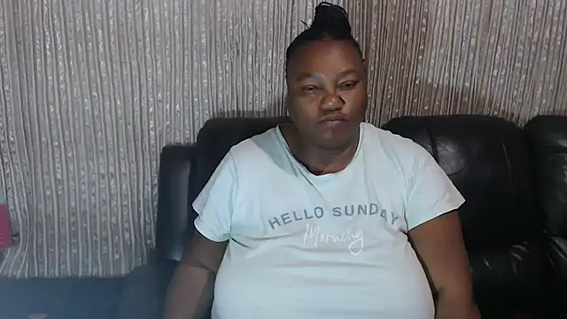 Snapshot of MATUREBUSSTY chatting on 11.23.25 MATUREBUSSTY online show from 11.23.25