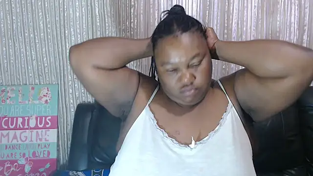 Snapshot of MATUREBUSSTY chatting on 12.02.25 MATUREBUSSTY online show from 12.02.25