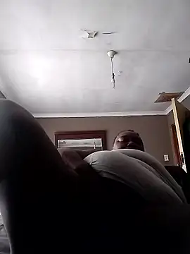 Snapshot of MATUREBUSSTY chatting on 01.18.26 MATUREBUSSTY online show from 01.18.26