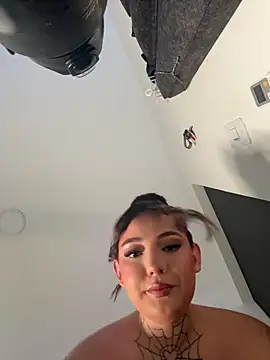 Snapshot of Ala_Rasi_ chatting on 05.18.26 Ala Rasi online show from 05.18.26