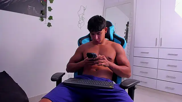 Snapshot of Bray_Kevin chatting on 12.02.24 Bray Kevin online show from 12.02.24