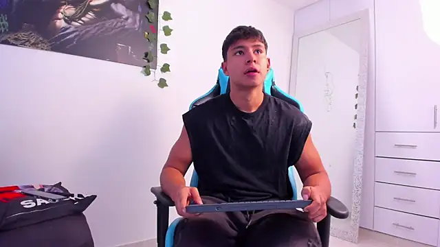 Snapshot of Bray_Kevin chatting on 12.15.24 Bray Kevin online show from 12.15.24