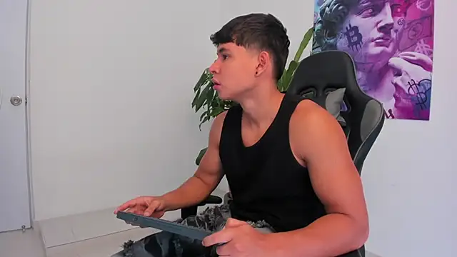 Snapshot of Bray_Kevin chatting on 12.16.24 Bray Kevin online show from 12.16.24