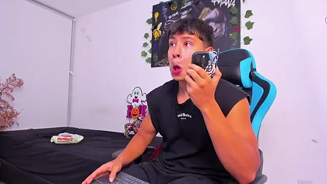 Snapshot of Bray_Kevin chatting on 12.18.24 Bray Kevin online show from 12.18.24