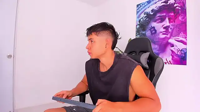 Snapshot of Bray_Kevin chatting on 01.28.25 Bray Kevin online show from 01.28.25